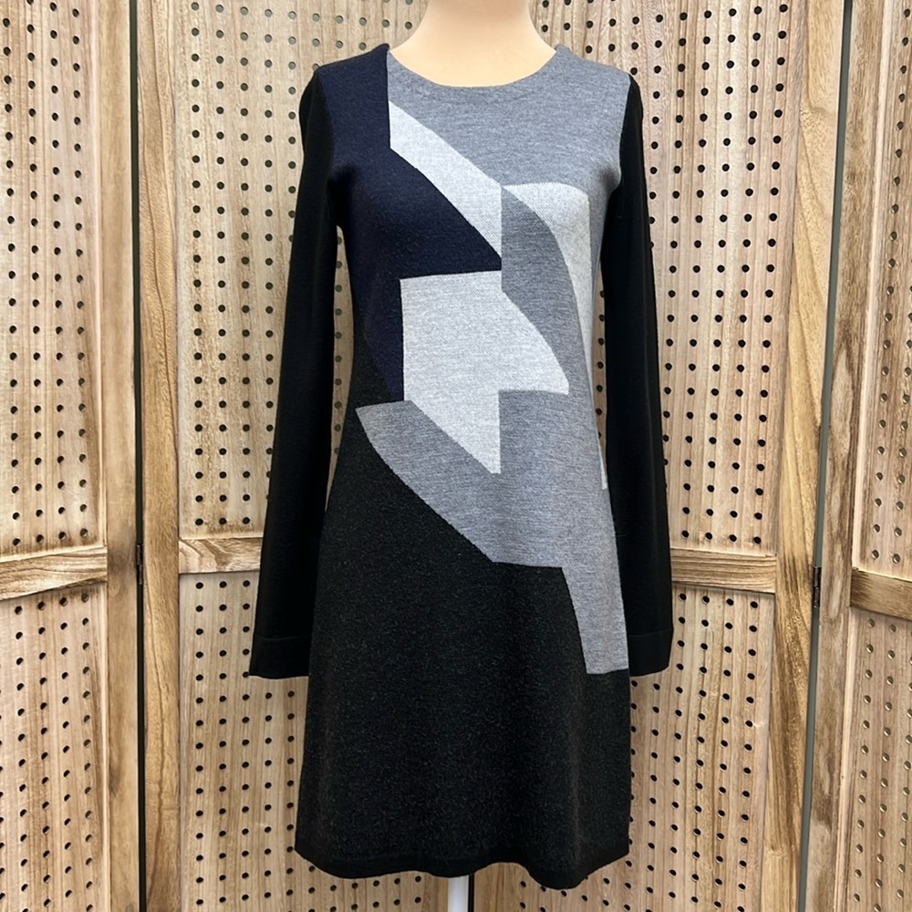 Ann Taylor long sleeve dress. Warmer fabric perfect for fall/winter. Size S
